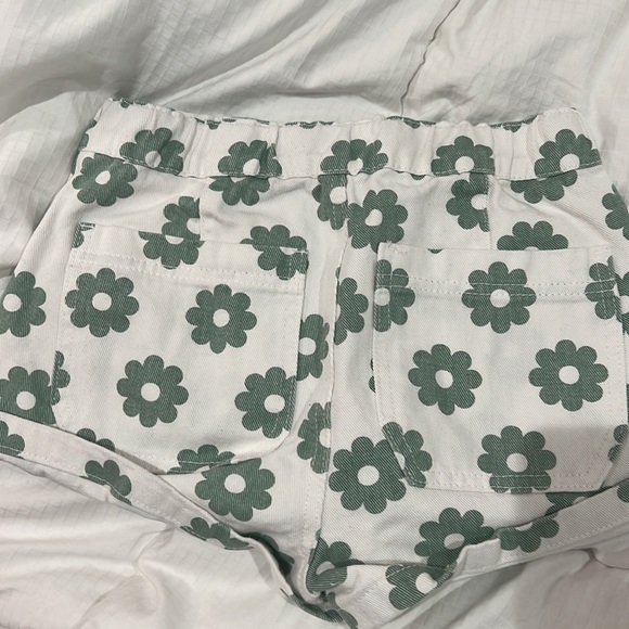 Pacsun Green flowered jeans shorts - Picture 2 of 3